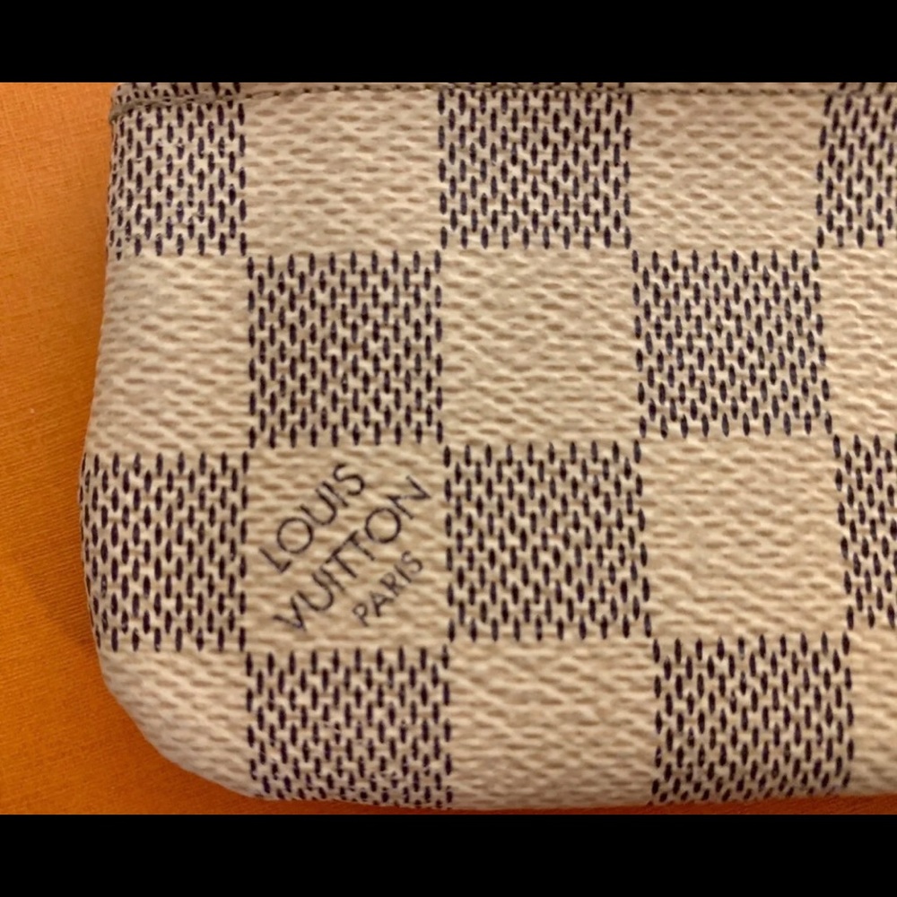 Louis Vuitton White Azur keychain pouch
Authentic - Picture 6 of 14